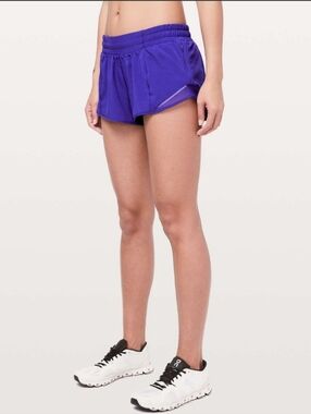 Lululemon Hotty Hot Short II *2.5" Lazurite Size 6